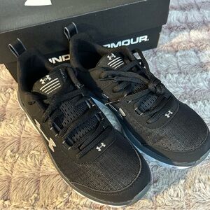 Under Armour Boys' Grade School
Assert size 4
